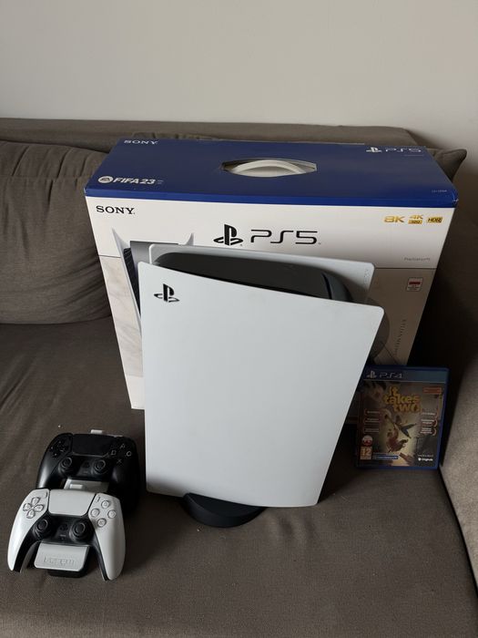PlayStation 5 (z napędem) CFI-1216A + 2 Pady + Stacja ładująca + Gra