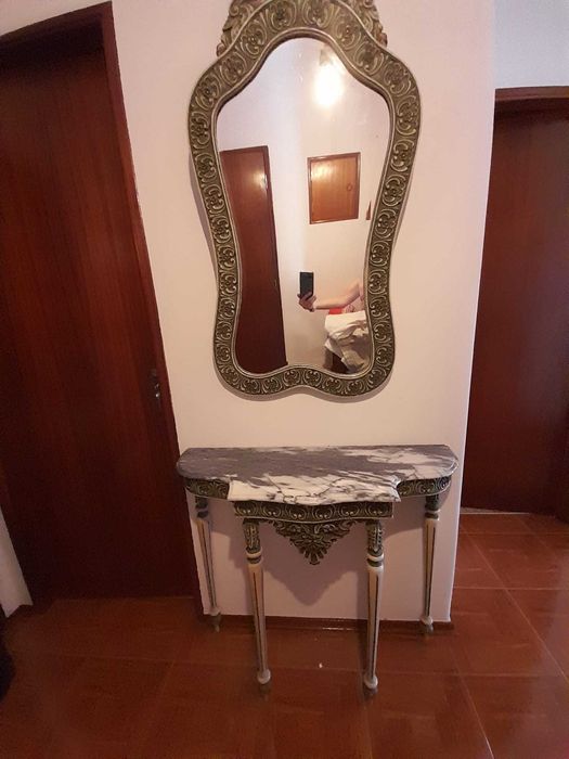 Credência vintage com espelho