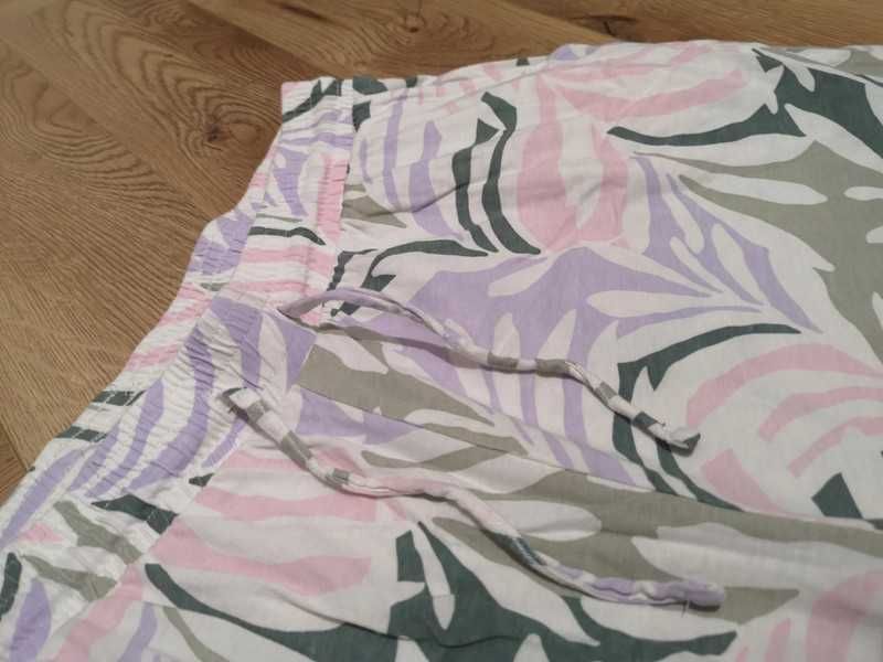 C&A spodnie dresowe białe w liście egzotyczne 7/8 r. XL