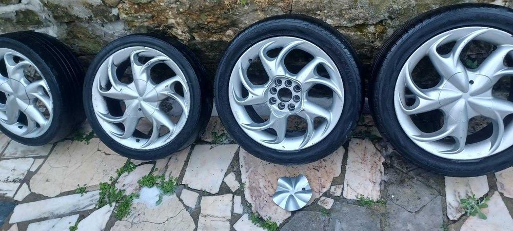 Vendo 4 rodas com 2 pneus bons