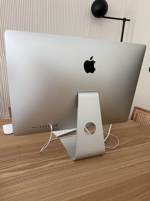 iMac 27” Retina 5K (2020) — Excelente Estado