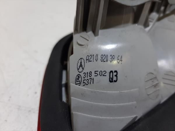 Farolim da mala direito MERCEDES-BENZ Classe E (W210)