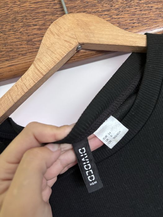 Dopasowana czarna sukienka H&M