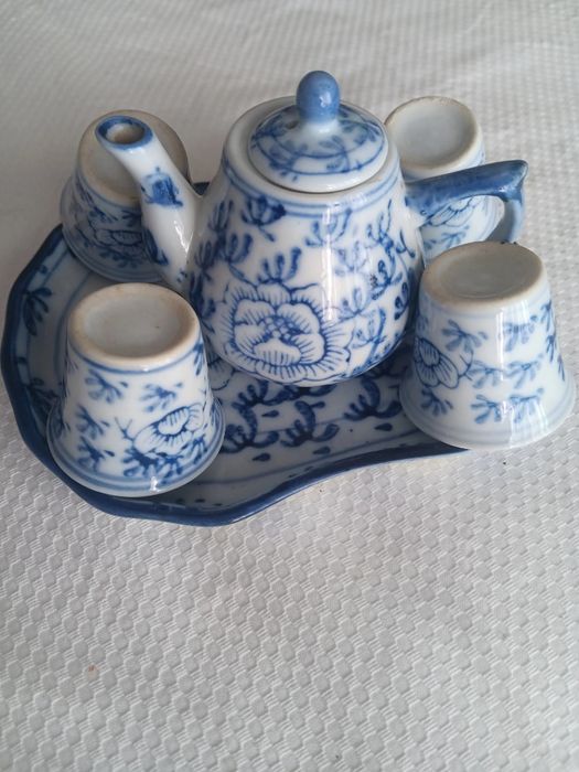 Vendo diversos biblos