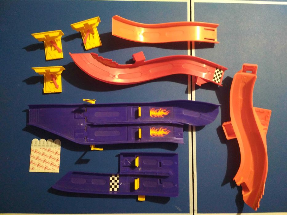 Pistas Hotwheels e outra