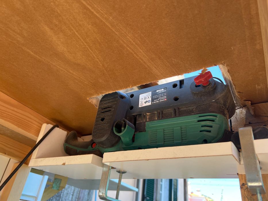 Estação trabalho carpintaria equipada máquinas elétricas