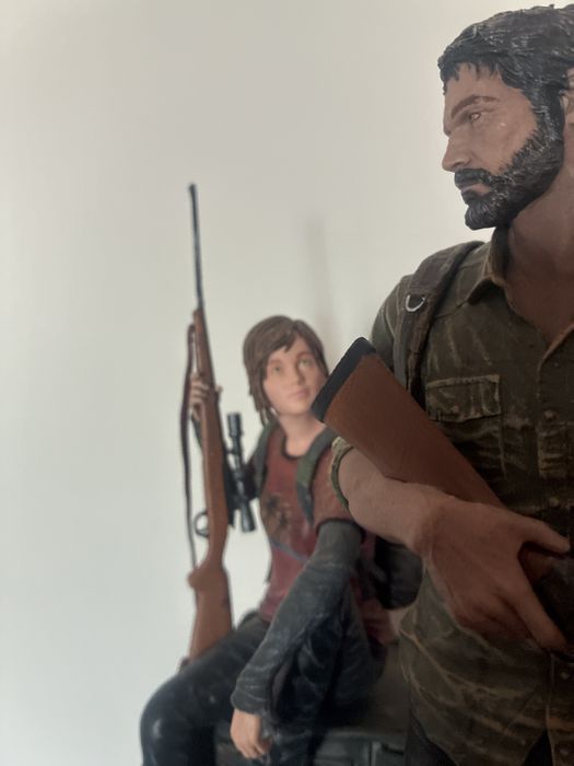 The last of us pandemic ellie joel figura