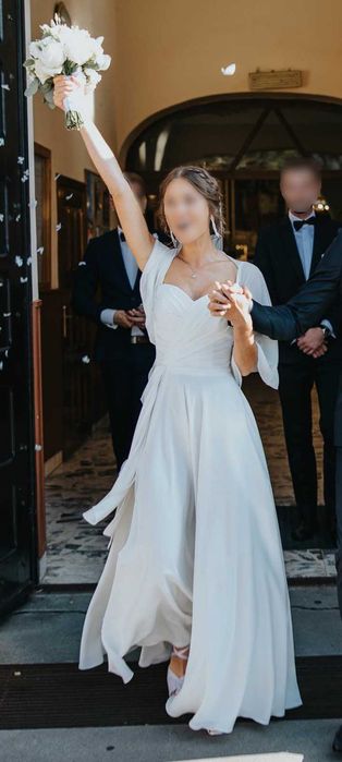 Elegancka, klasyczna suknia ślubna