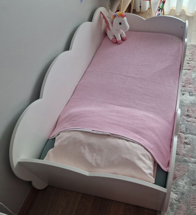 Cama de criança.  1,4m de cumprimento. Com oferta