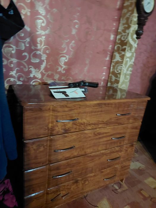 Тумбочка для одежды