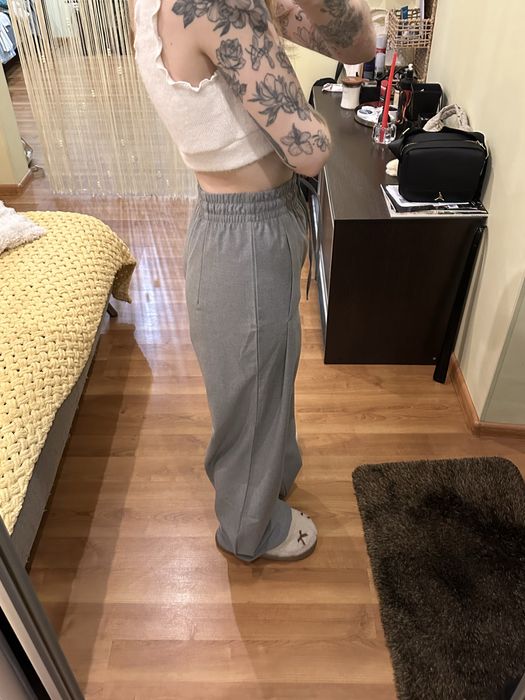 Нові сірі брюки прямого крою