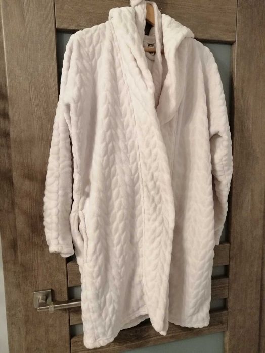 Szlafrok różowy z wzorem z kapturem rozmiar M L esotiq