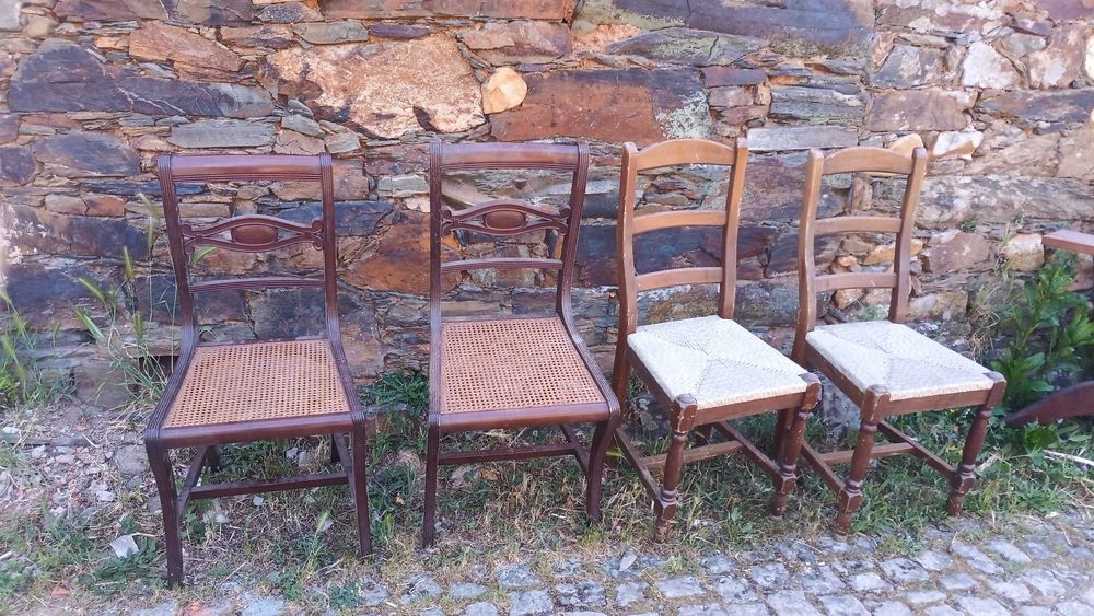 Conjunto mesa com cadeiras.