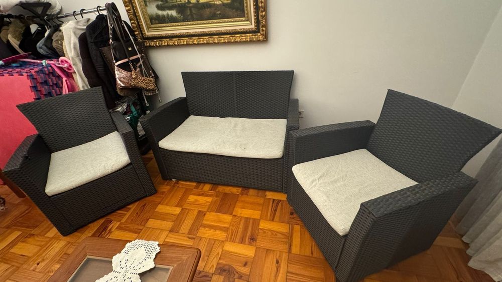 Conjunto de varanda com mesinha de vidro