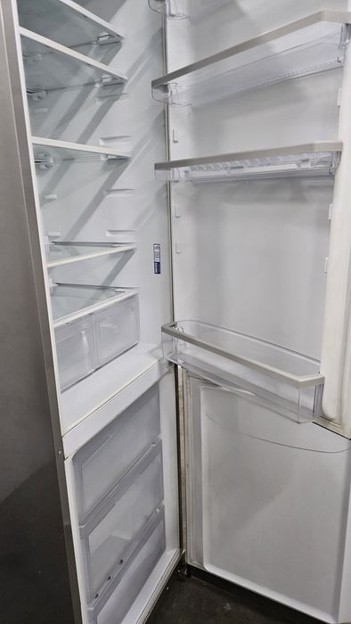 Frigorífico hotpoint ariston combinado com painel frontal digital