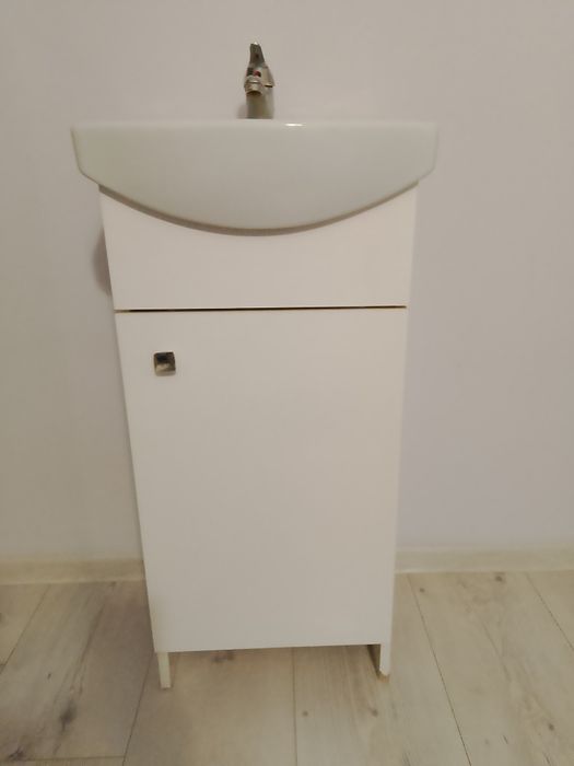 Szafka z umywalką 40cm