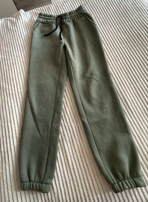 зелені штани на флісі 44 розмір