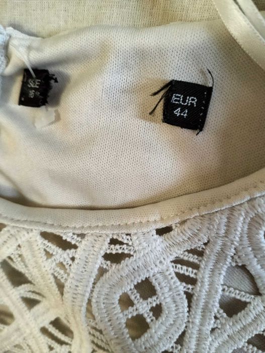 Продам жіночу білу ажурну гіпюрову сукню.