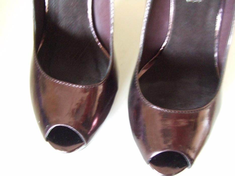 Sapatos altos de festa tam. 39 praticamente novos