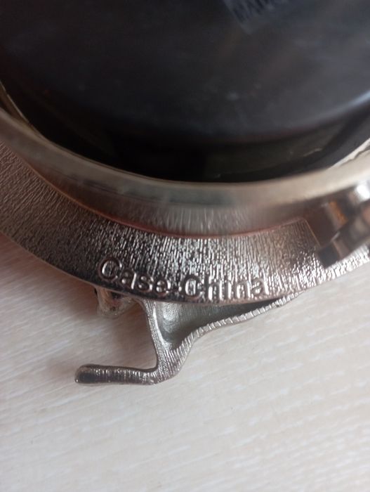 Piękny stojący zegar