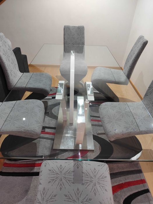 Mesa de jantar de vidro + oferta de cadeiras