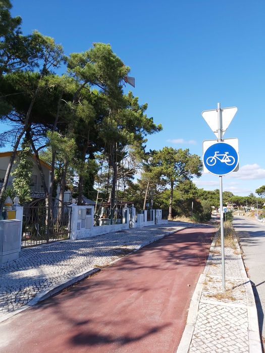 Aluga-se Moradia na Lagoa de Albufeira (Sesimbra) a 200m da praia