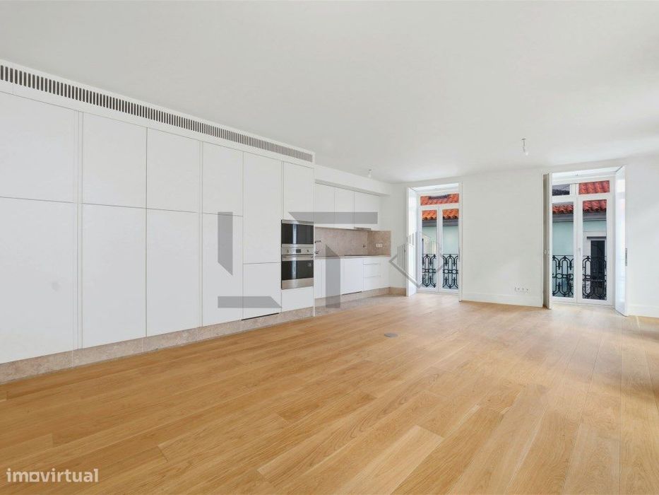 Apartamento T2 com Garagem para Venda junto à Av. da Liberdade, Lisboa