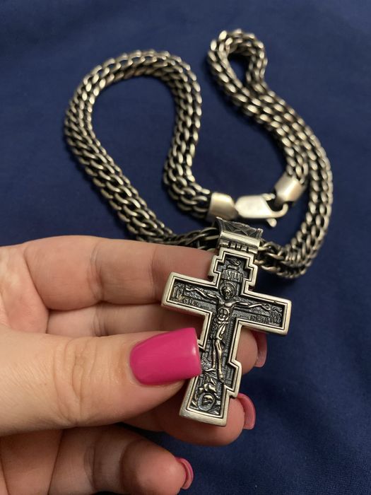Срібний ланцюжок з хрестом. Вага 137 грамм. Торг.