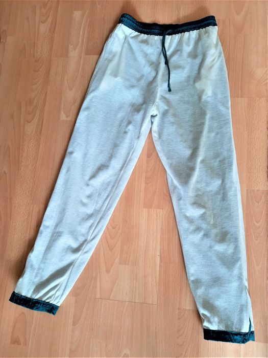 Женский спортивный костюм