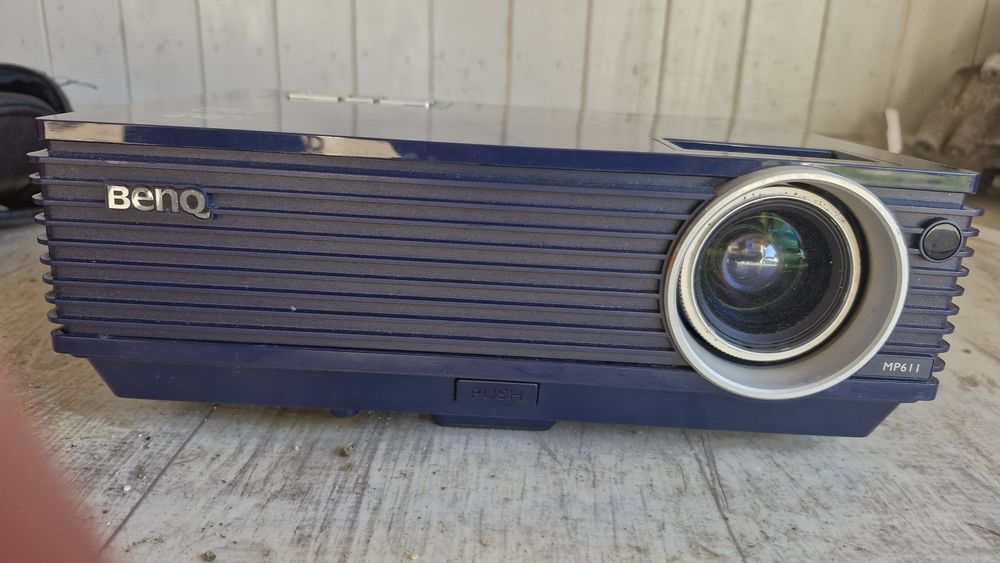 Projektor Benq mp611