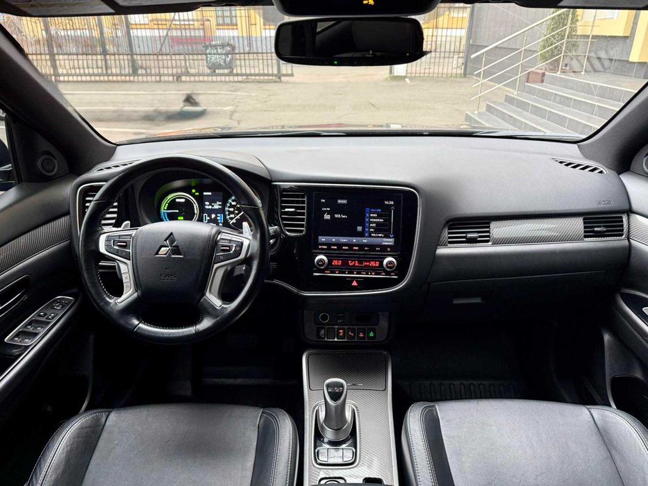 Оренда Mitsubishi Outlander PHEV від доби