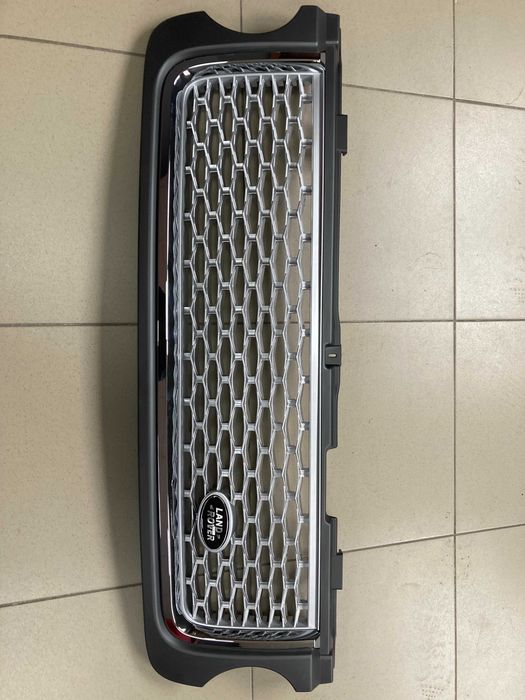 Решітка радиатора RANGE ROVER VOGUE 2010-2012 год.