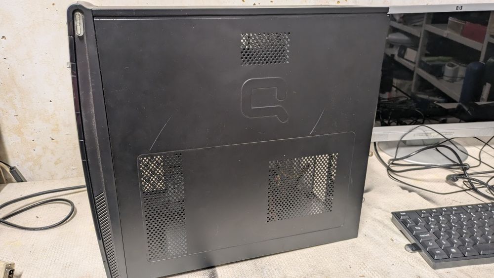 Caixa com fonte Compaq