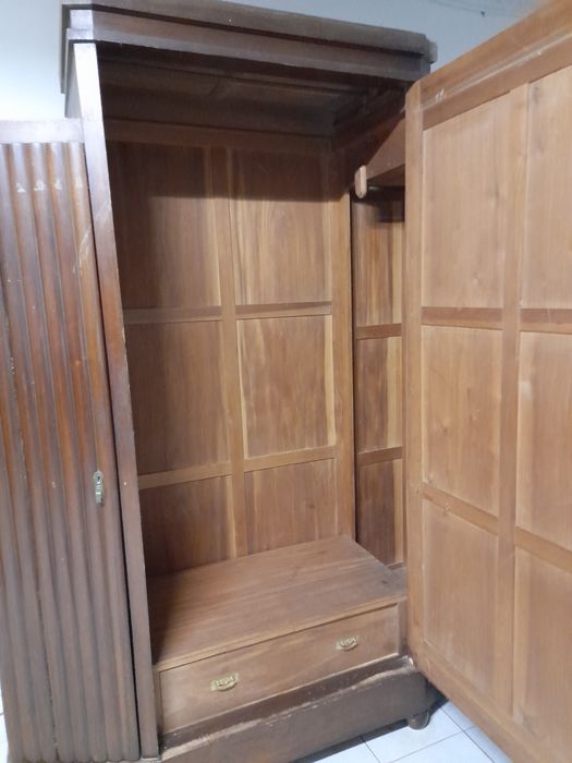 Armario antigo por restaurar