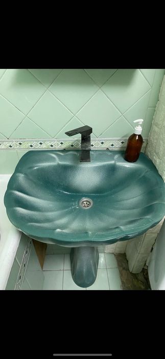 Умывальник с пьедесталом б/у