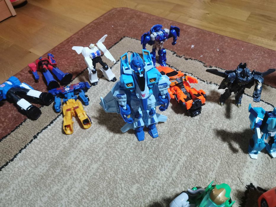 24 Zabawki Transformers, różne.