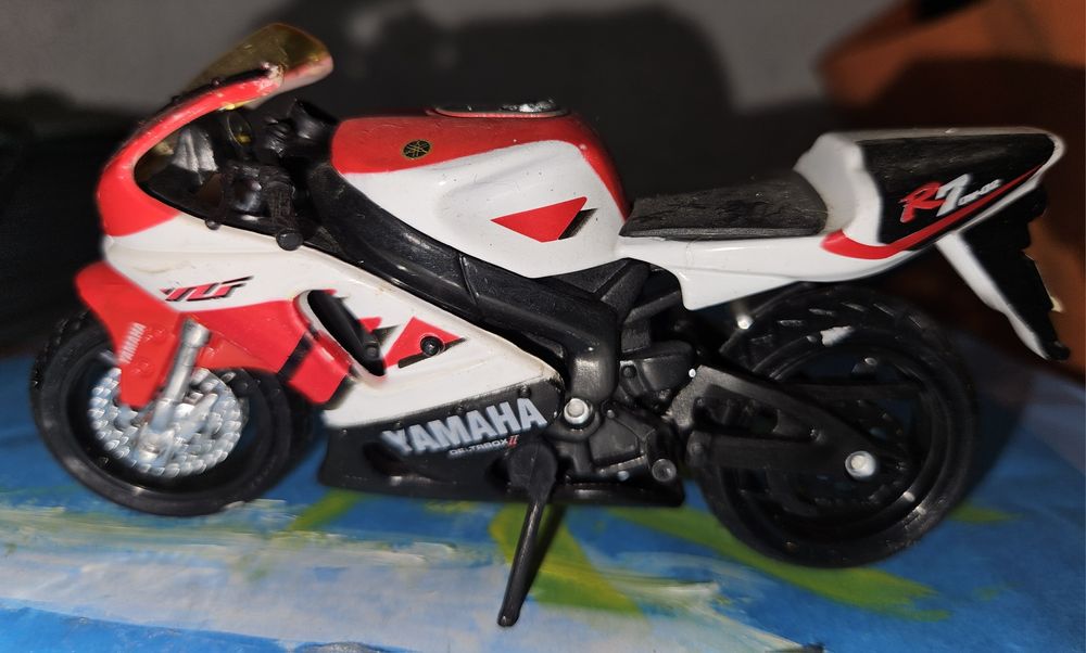 Moto miniatura yamaha YZF R7