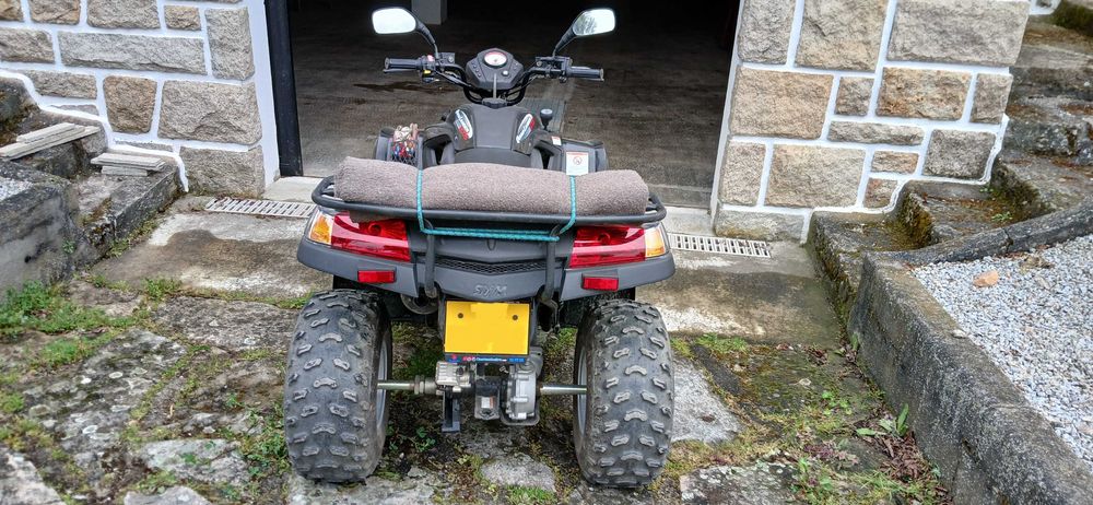 Vendo Moto 4 Sym QuadLander 300S em muito bom estado.