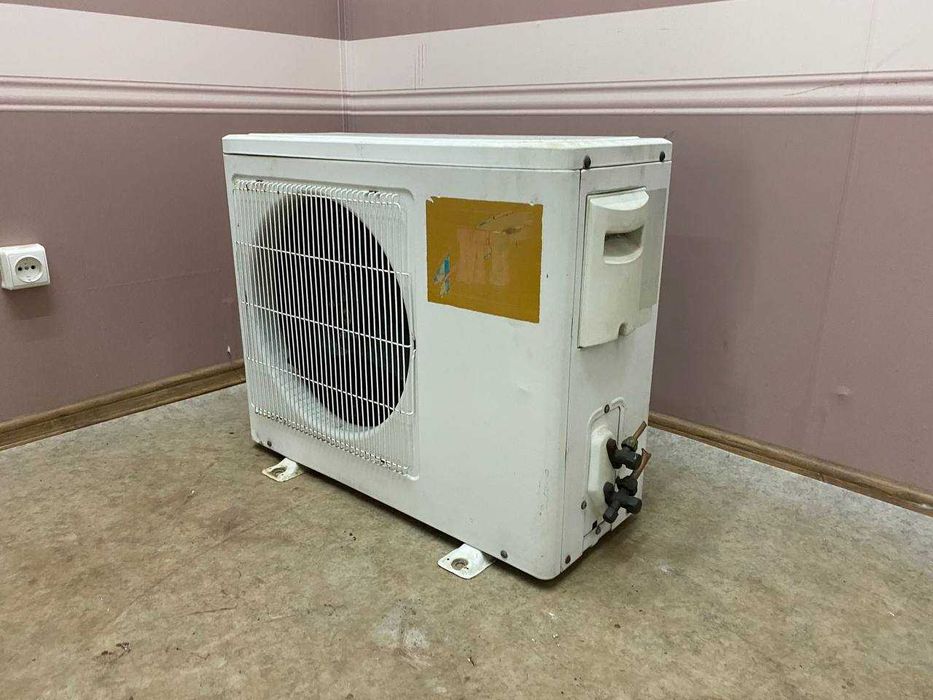 Зовнішній блок кондиціонера midea mb2.6sh-r2 на 25м2. В гарному стані