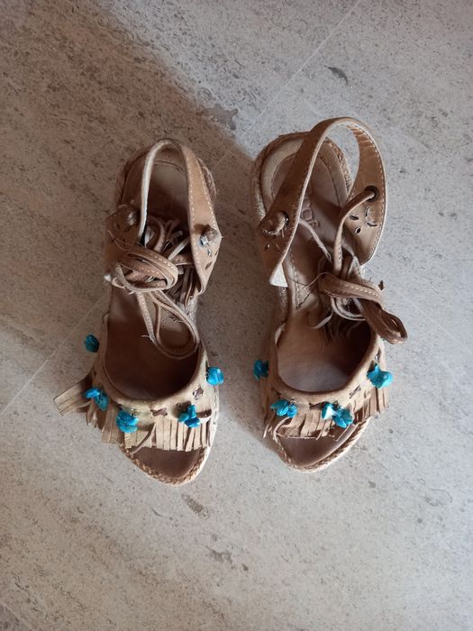 Sandálias cunha hippie chic marca PROF