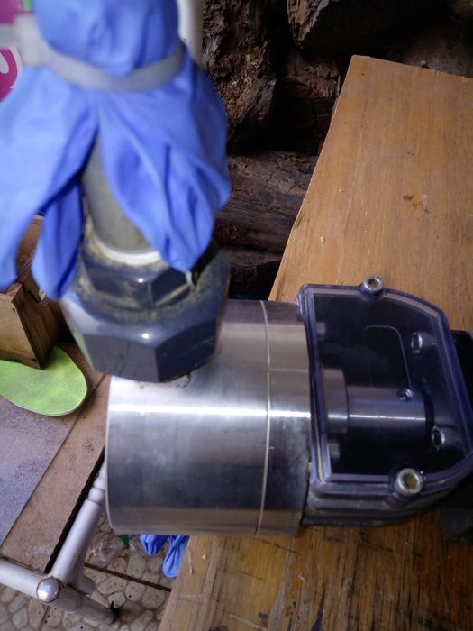Vendo Bomba para retirar Água com tubo inox 130€