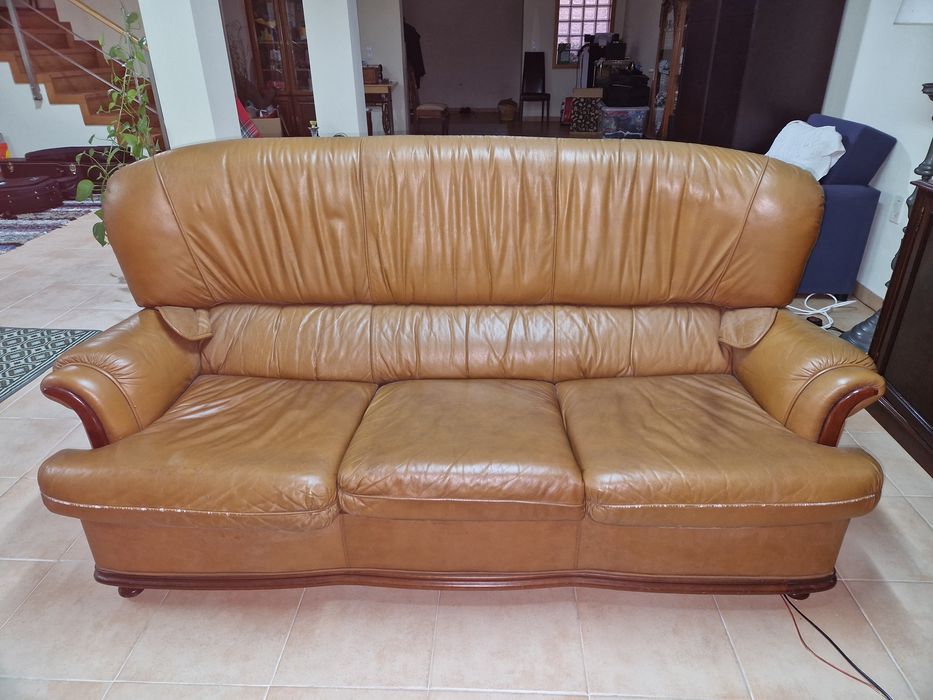 Conjunto de sofá cama mais 2 individuais, em pele genuína