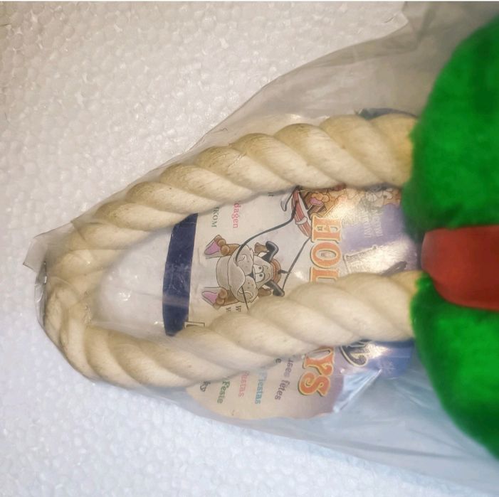 Brinquedo para cão com formato de presente marca Dogit