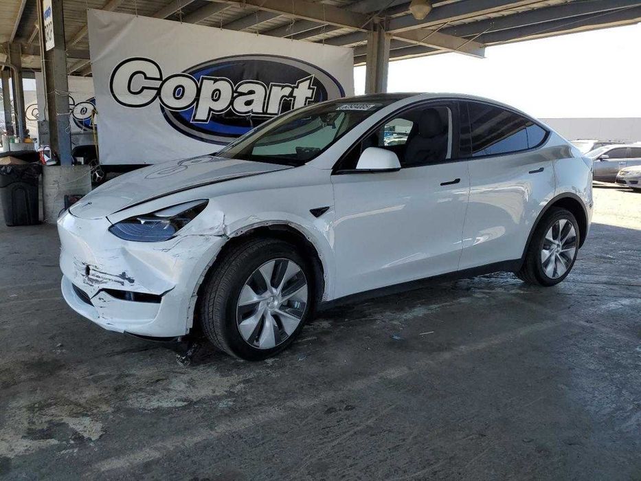 Продам Tesla Y 2024 рік Long Range Dual Motor Ціла безпека!Ціле авто!