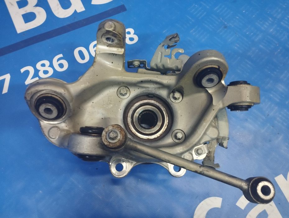 Ступиця (кулак цапфа) задня права AMG E 63 S