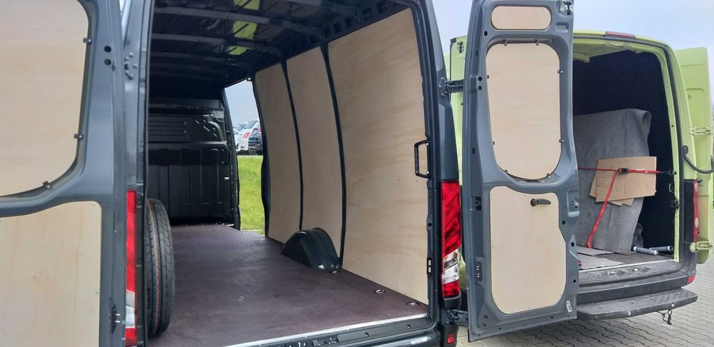 Zabudowa przestrzeni ładunkowej Iveco Daily 16m3, 18m3 MONTAŻ