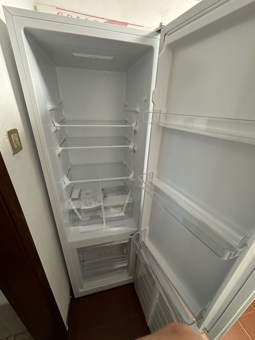 Frigorífico novo