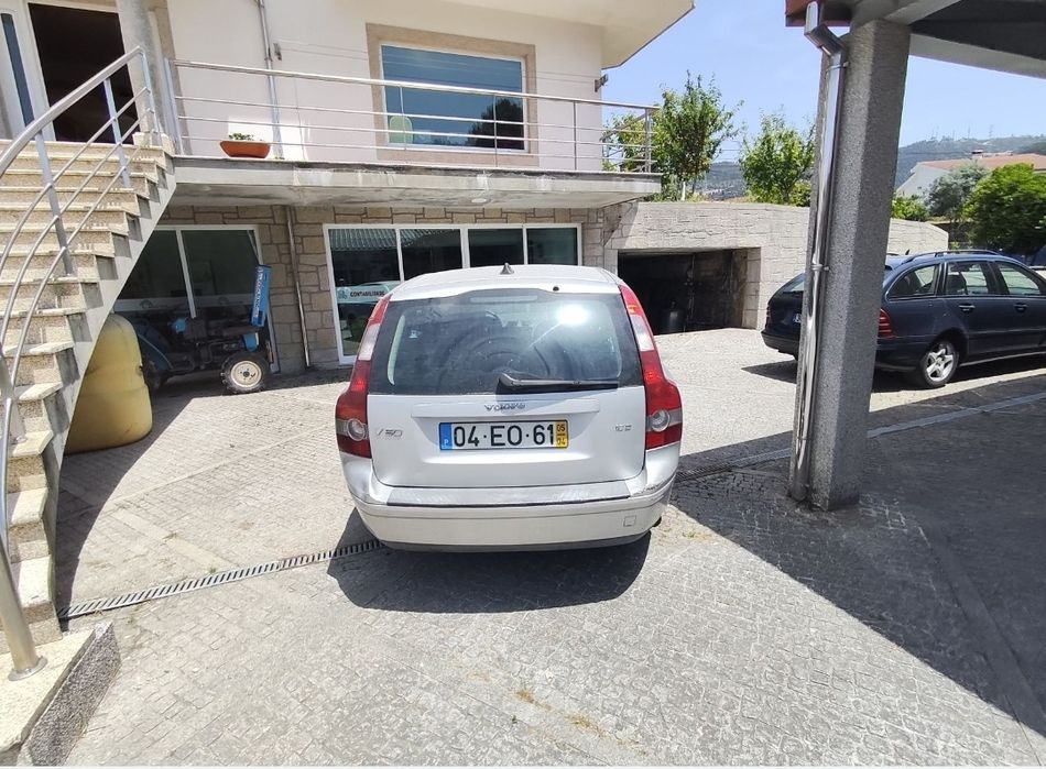 Volvo V50 de 2005 1.6d económica e fiável muito espaçososa e bom estado