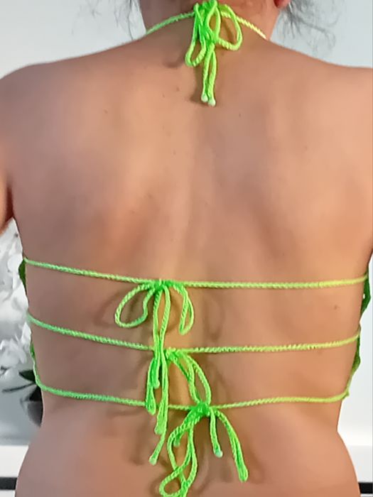 Top em crochê sem costas