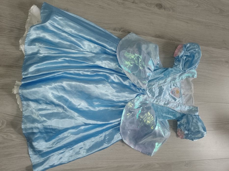 Zestaw ubrań dziewczęcych 110